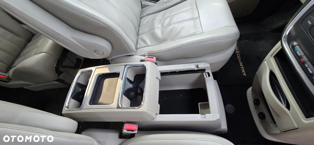 Chrysler Town & Country 3.6 Touring - 19