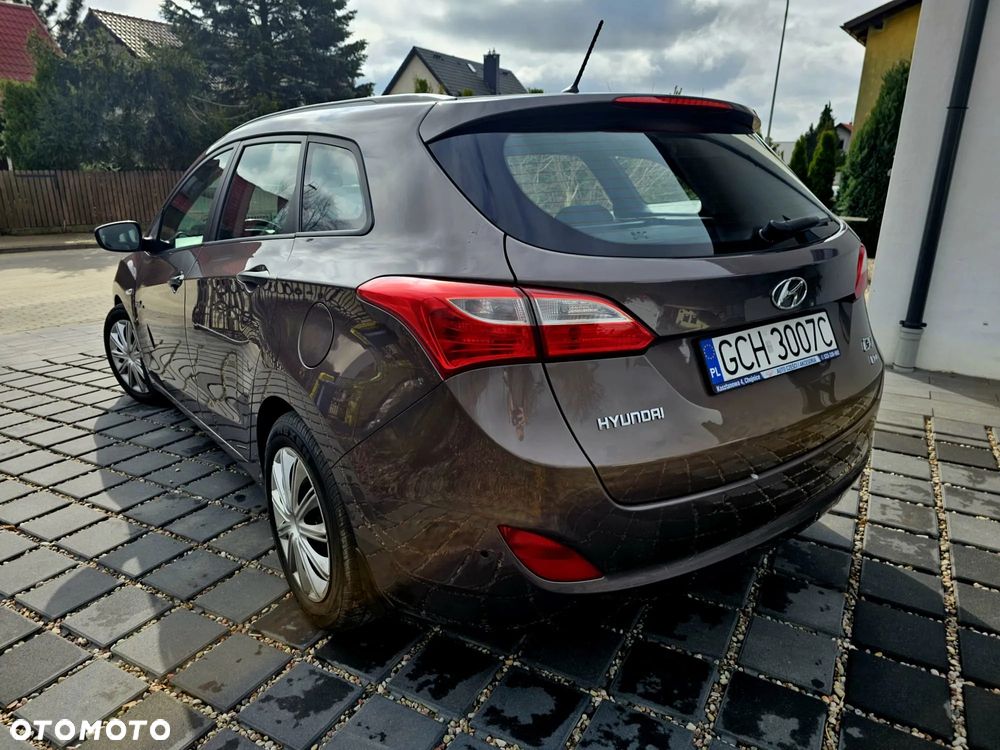 Hyundai i30 blue 1.6 CRDi Style - 3