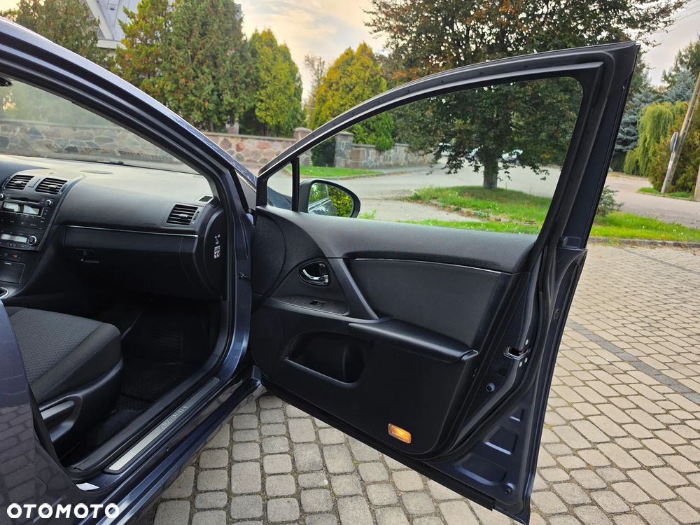 Toyota Avensis 2.0 Executive - 37