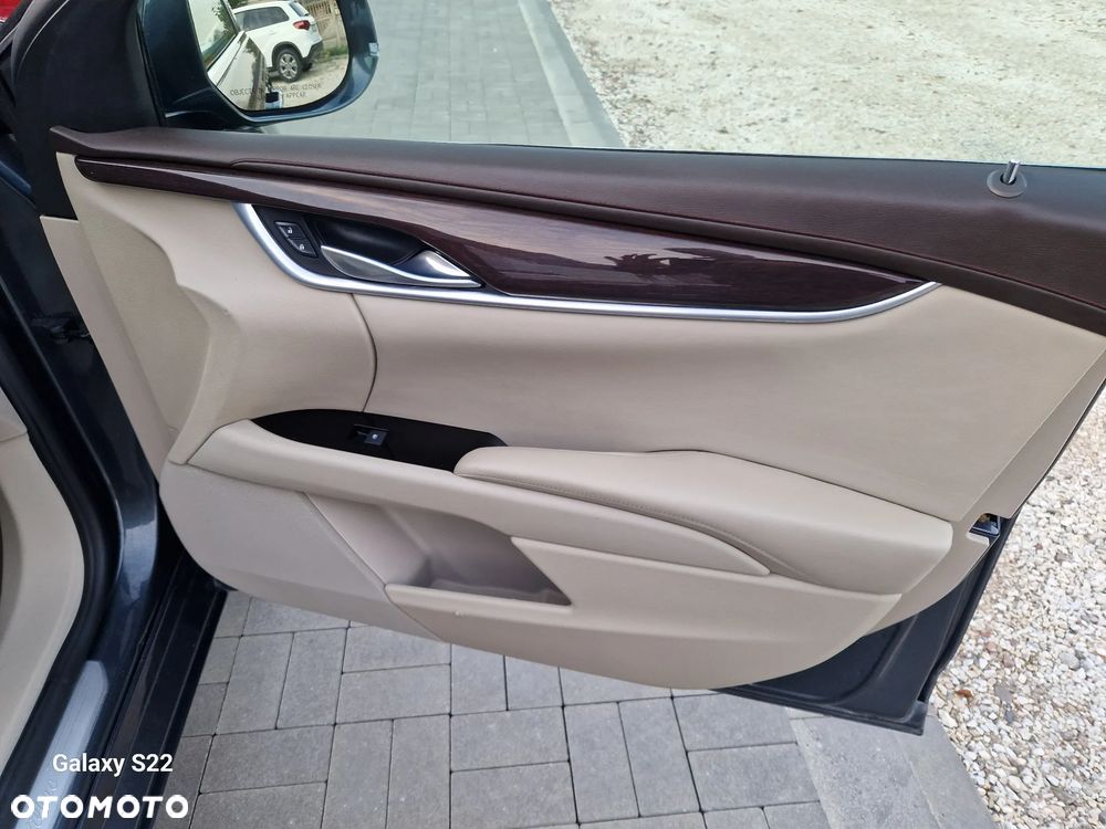 Cadillac XTS - 12