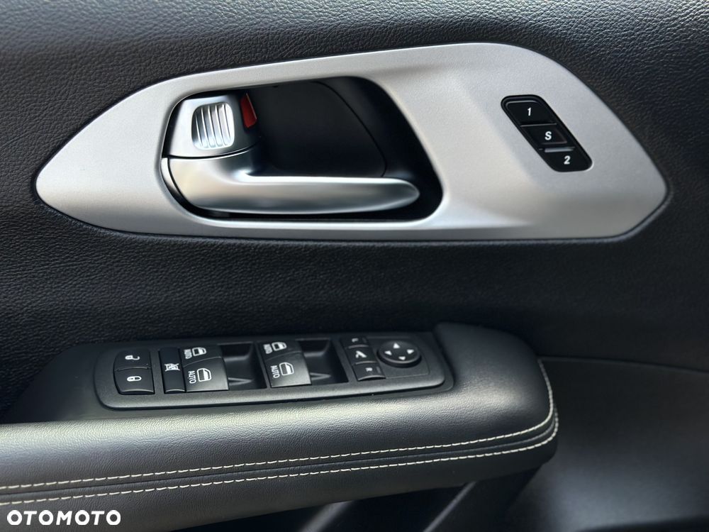 Chrysler Pacifica - 14