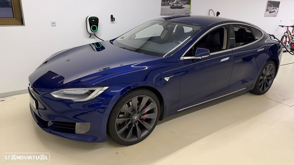 Tesla Model S - 6