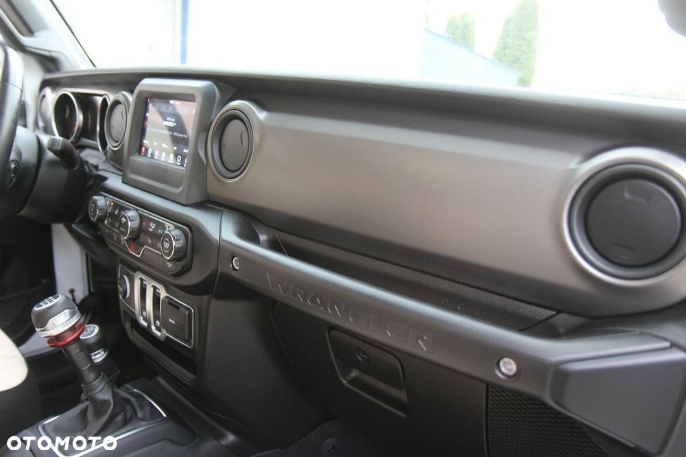 Jeep Wrangler - 16
