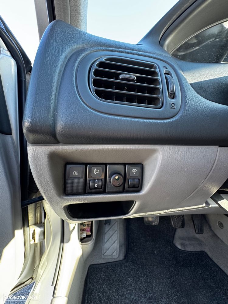 Mazda 323 F 1.3 Comfort AC+CR - 11