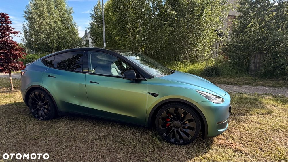 Tesla Model Y Performance AWD - 5