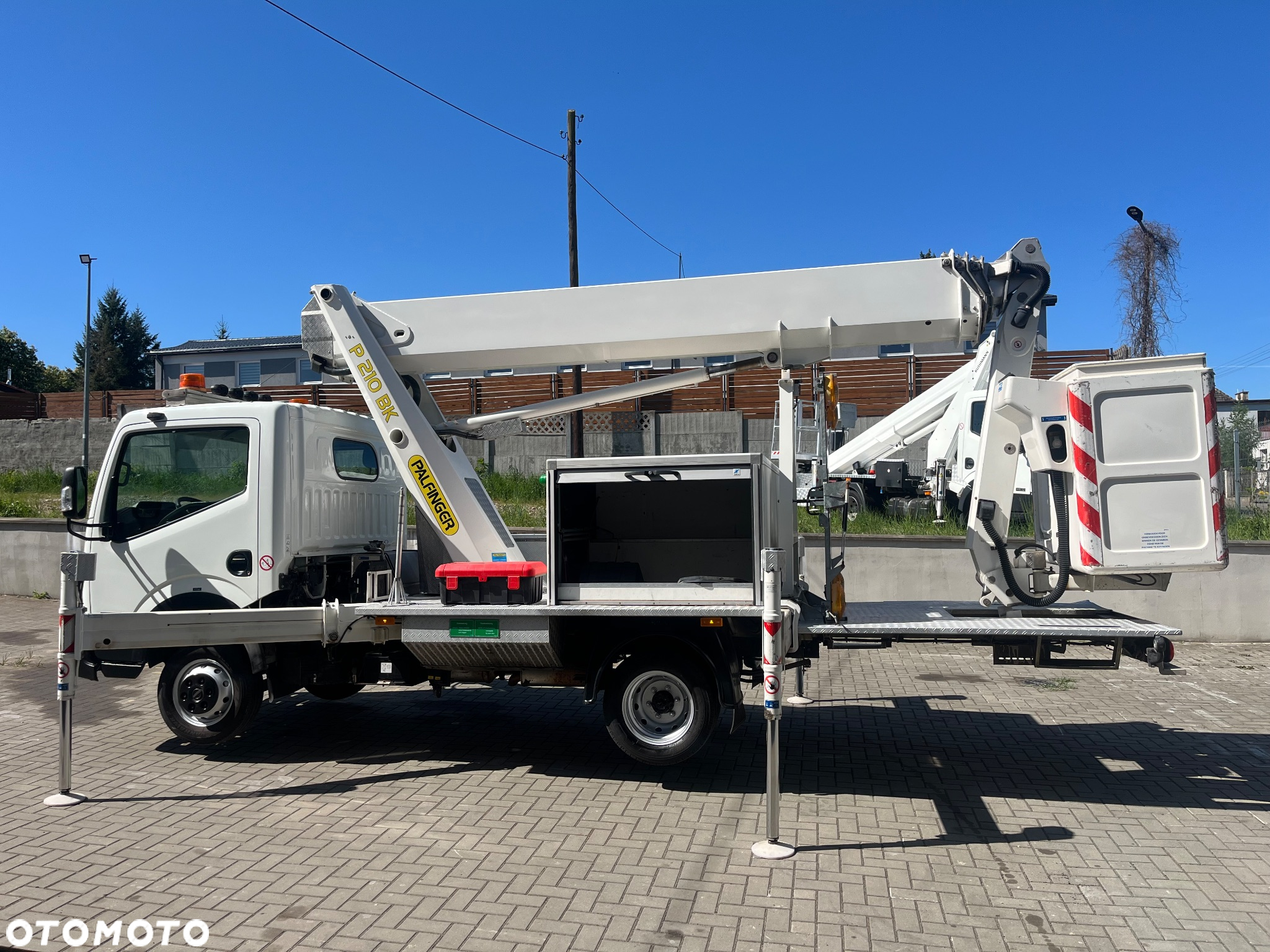 Nissan Podnośnik Koszowy Zwyżka Palfinger 210Bk 21 Metrów 16 w bok ! PILOT NA KABLU!! UDT !! Kosz 1000V Izolowany Jak Wumag Ruthmann Gsr - 14