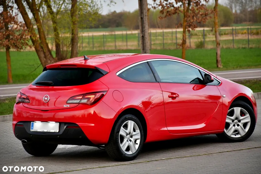Opel Astra III GTC 1.6 T Cosmo - 17
