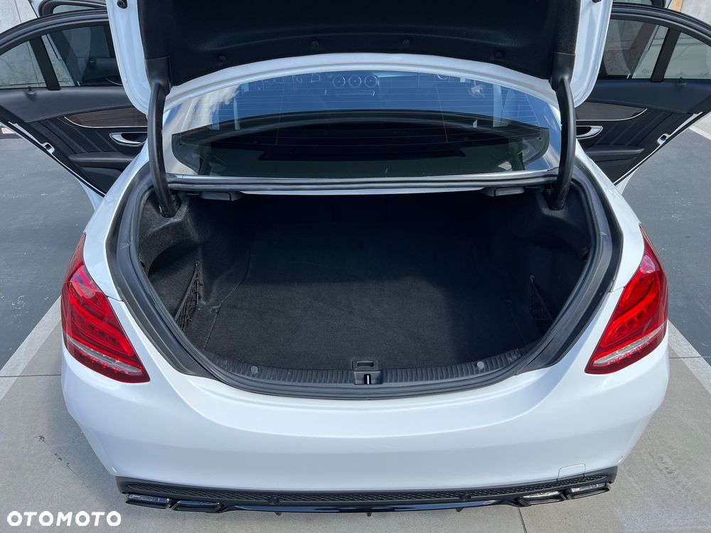 Mercedes-Benz Klasa C AMG 63 AMG Speedshift 7G-MCT - 22