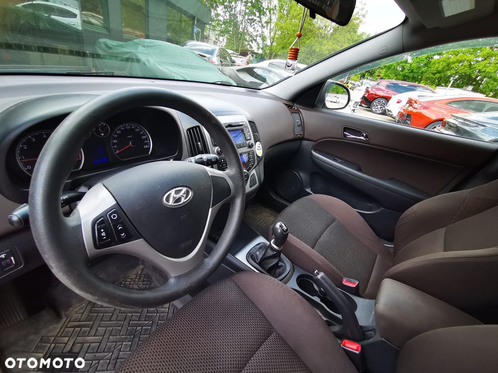 Hyundai i30 1.6 Comfort EU5 - 11