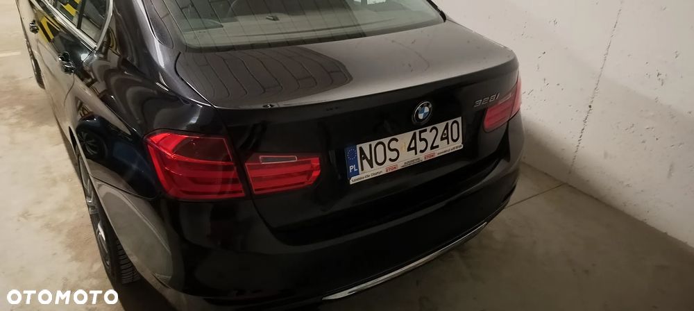 BMW Seria 3 328i Luxury Line - 10