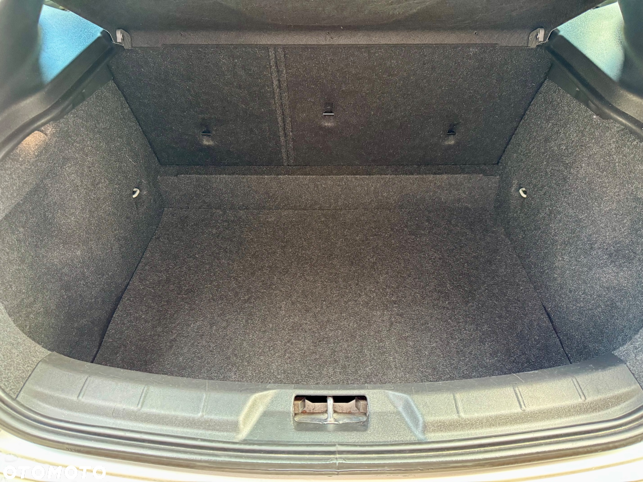Volvo V40 Cross Country T3 Momentum - 12