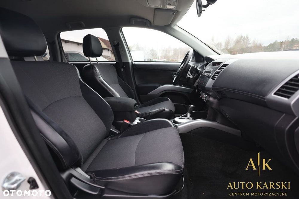 Mitsubishi Outlander - 32