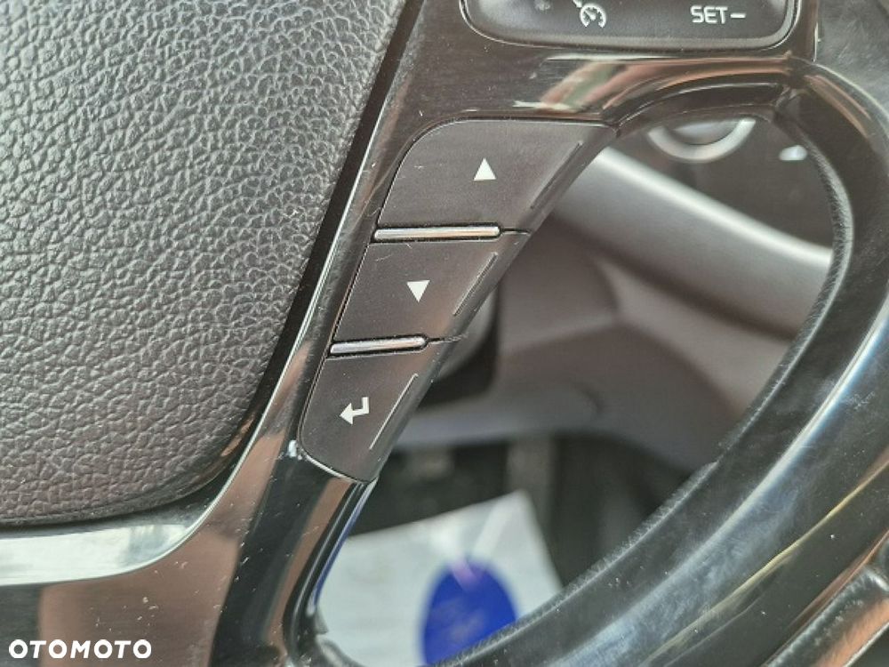 Kia Ceed - 33
