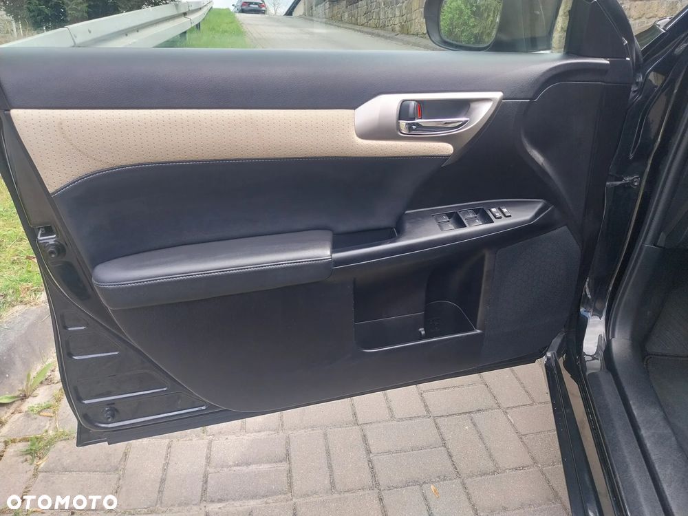 Lexus CT 200h Business Edition - 11