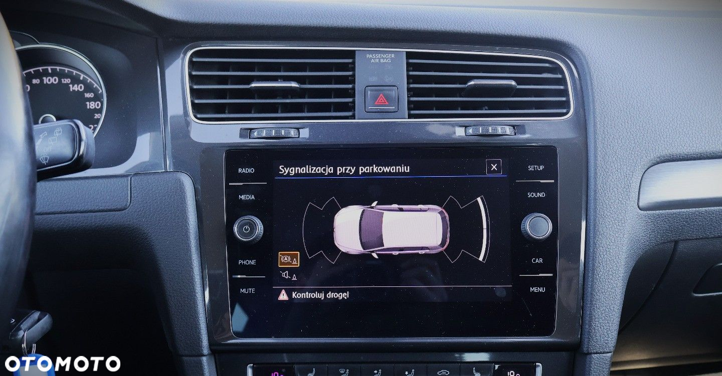 Volkswagen Golf - 24