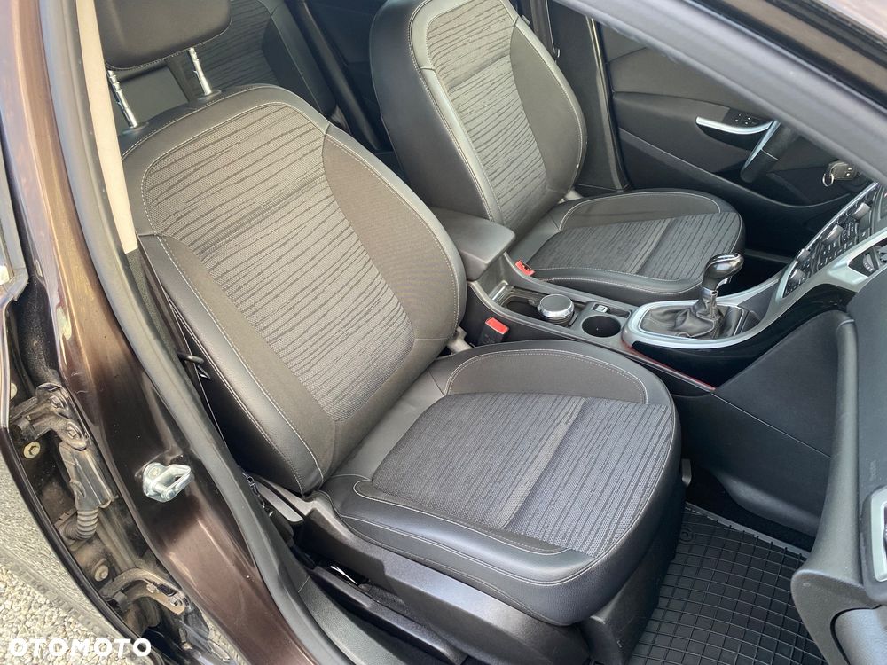 Opel Astra 1.4 Turbo Color Edition - 27