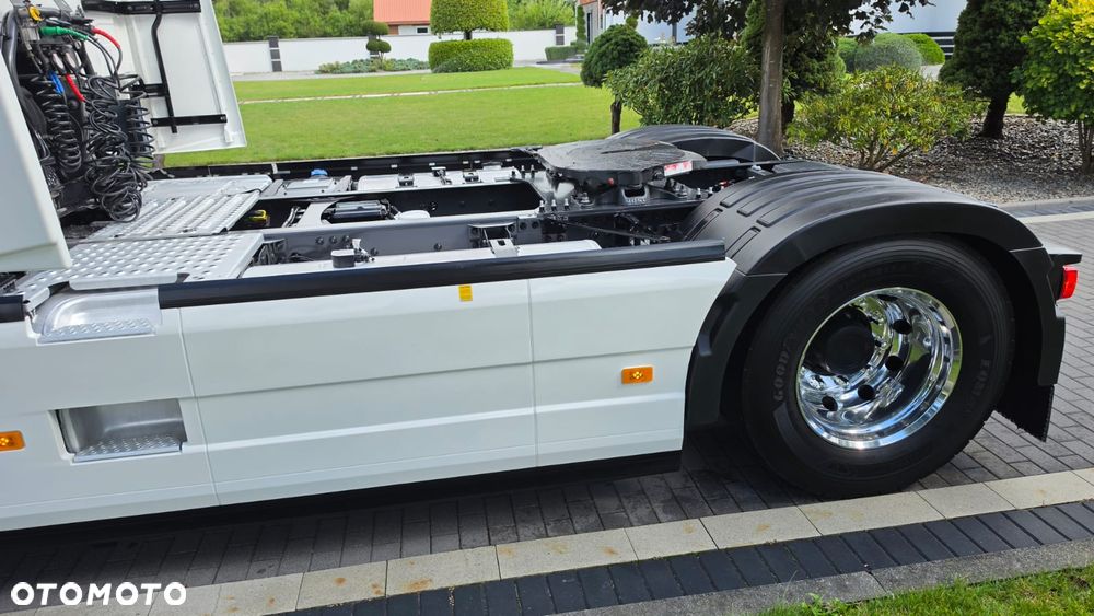 Volvo ///FH///500///2023/// GLOBETROTTER///XXL///FULLLED/// VIRTUAL COCPIT///KLIMATYZACJA POSTOJOWA///ALUFELGI///RADARY/// KAMERA///WYŚWIETLACZ OBCIĄŻENIA/// ZABUDOWY MIĘDZYOSIOWE/// STAN BARDZO DOBRY - 21