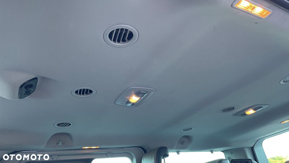 Ford Tourneo Custom - 16