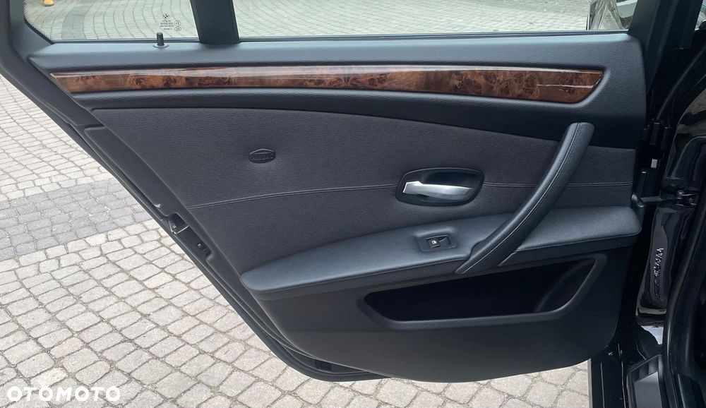 BMW Seria 5 530d - 23