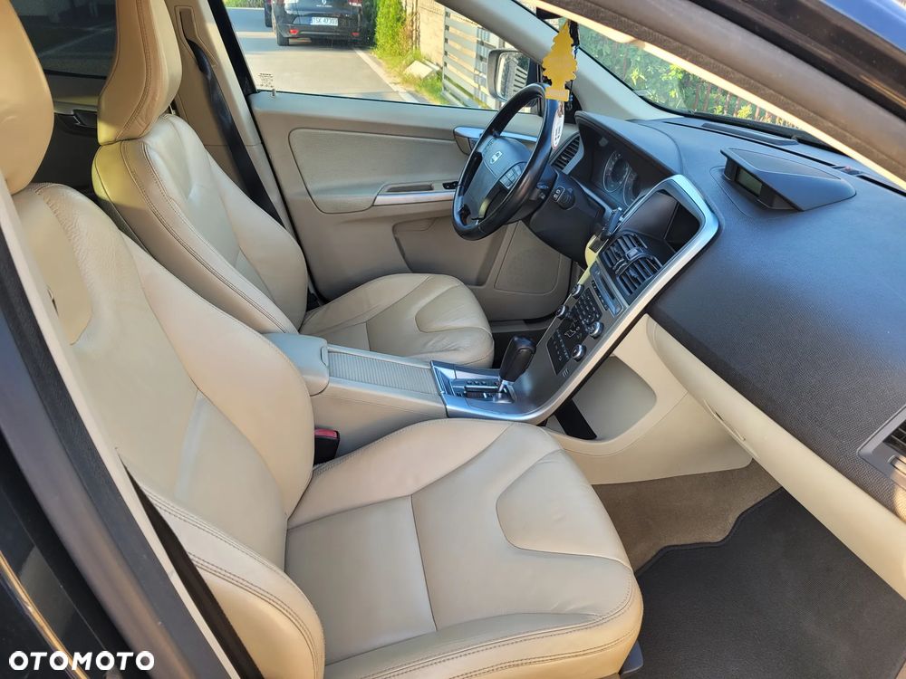 Volvo XC 60 2.4D AWD Momentum - 8