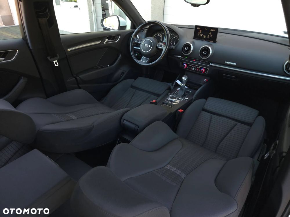 Audi A3 Sportback 1.4 TFSI E-tron Ambiente e-S tronic - 34