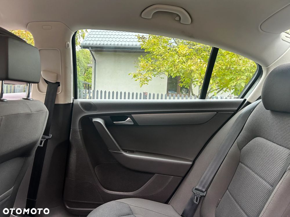 Volkswagen Passat - 10