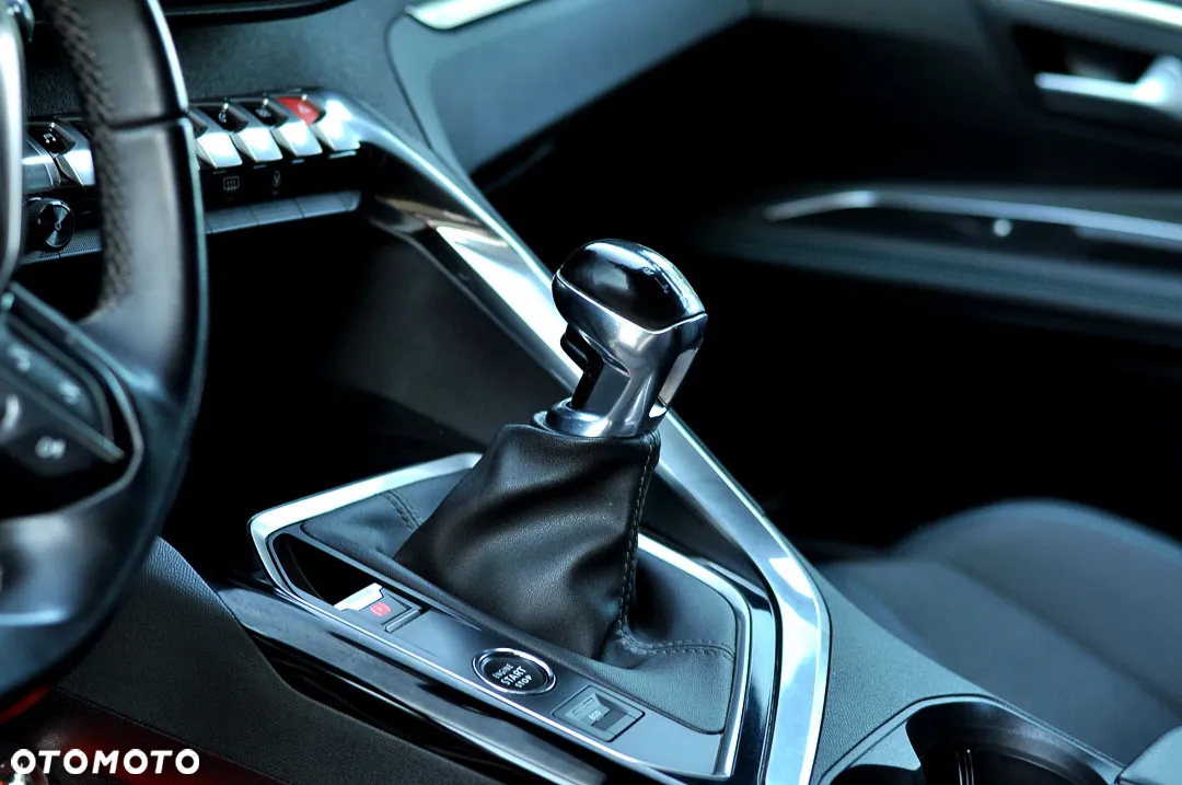 Peugeot 3008 PureTech 130 Stop & Start GPF Allure - 15