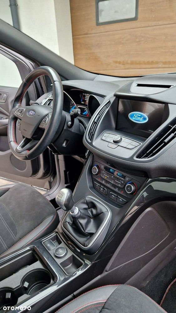 Ford Kuga 1.5 EcoBoost 2x4 ST-Line - 26