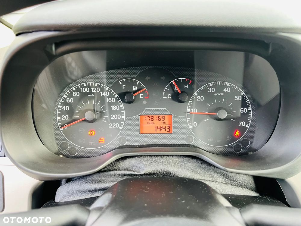 Fiat Grande Punto 1.4 8V - 17