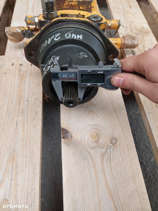 Silnik obrotu Liebherr R900 FMF 032 [HYD 21063] - 12