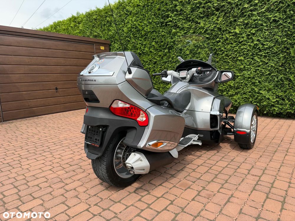 Can-Am Spyder - 4