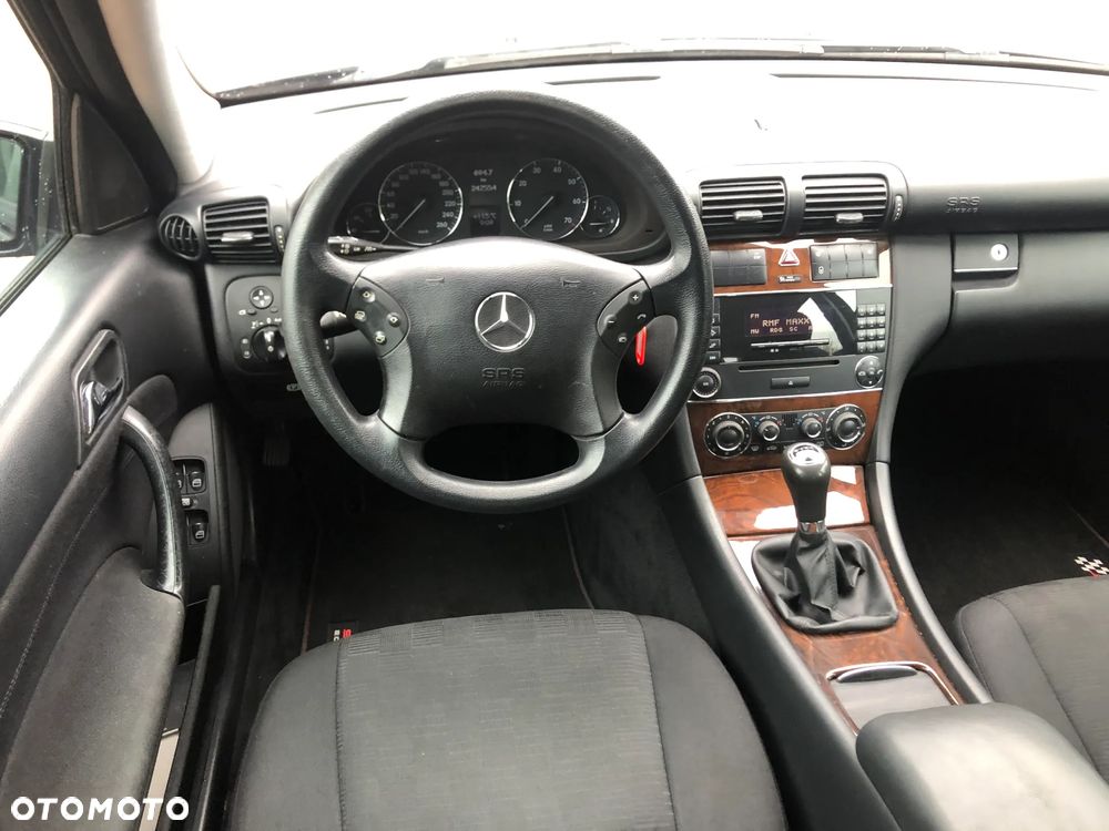 Mercedes-Benz Klasa C 180 T Kompressor Classic - 7