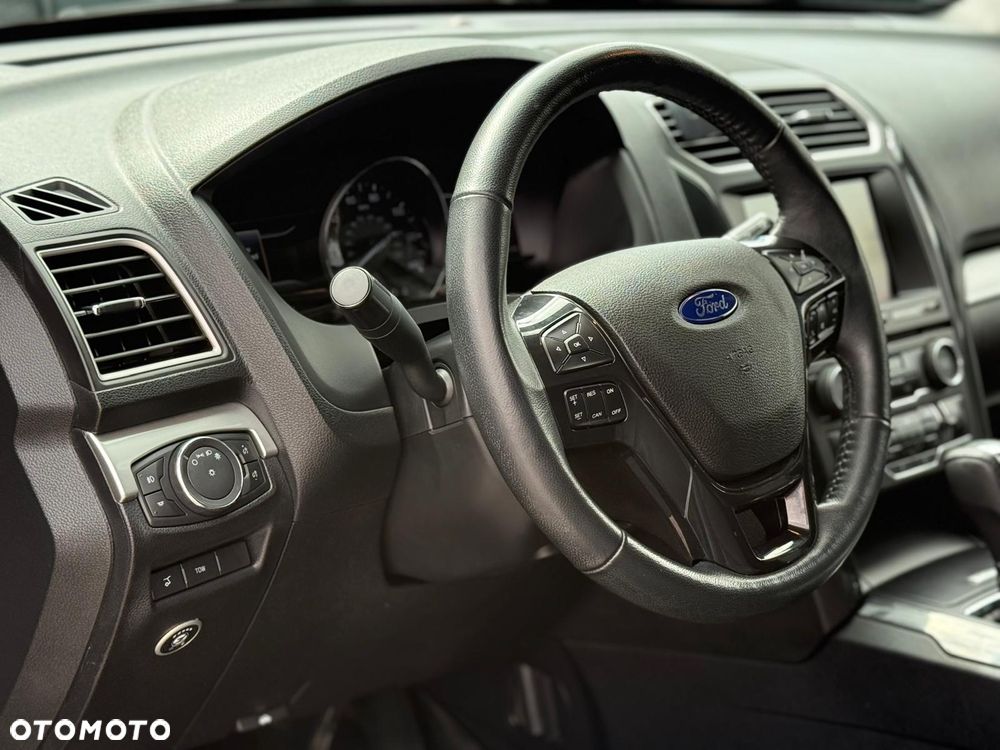 Ford Explorer - 23