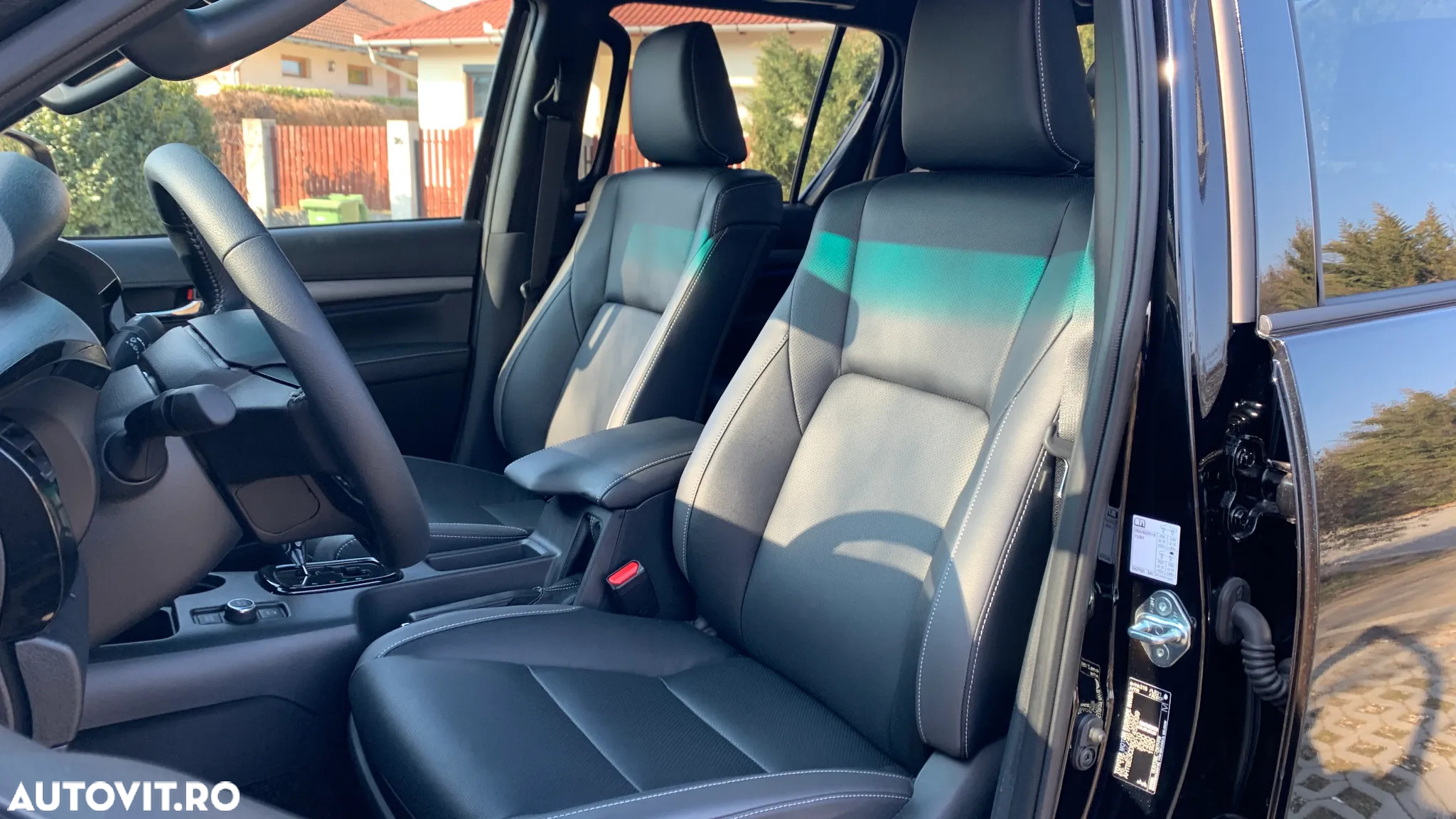 Toyota Hilux 2.8D 204CP 4x4 Double Cab AT MHEV Invincible Color Edition (3E5) - 16