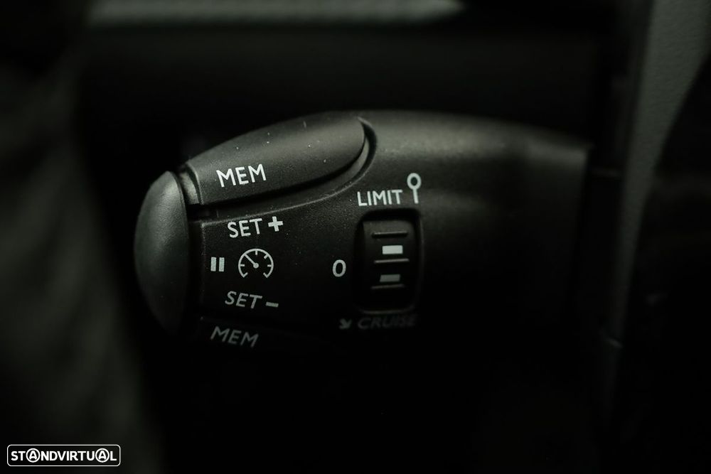 Peugeot 208 1.2 PureTech Style - 17