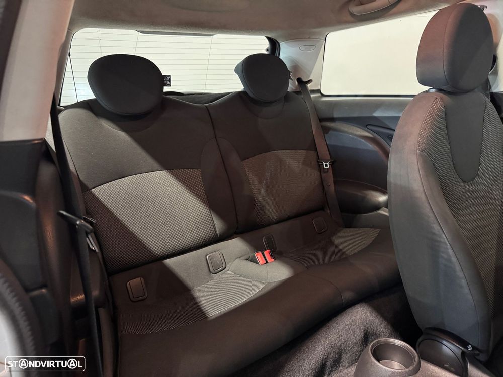 MINI 3 Portas Cooper D - 17