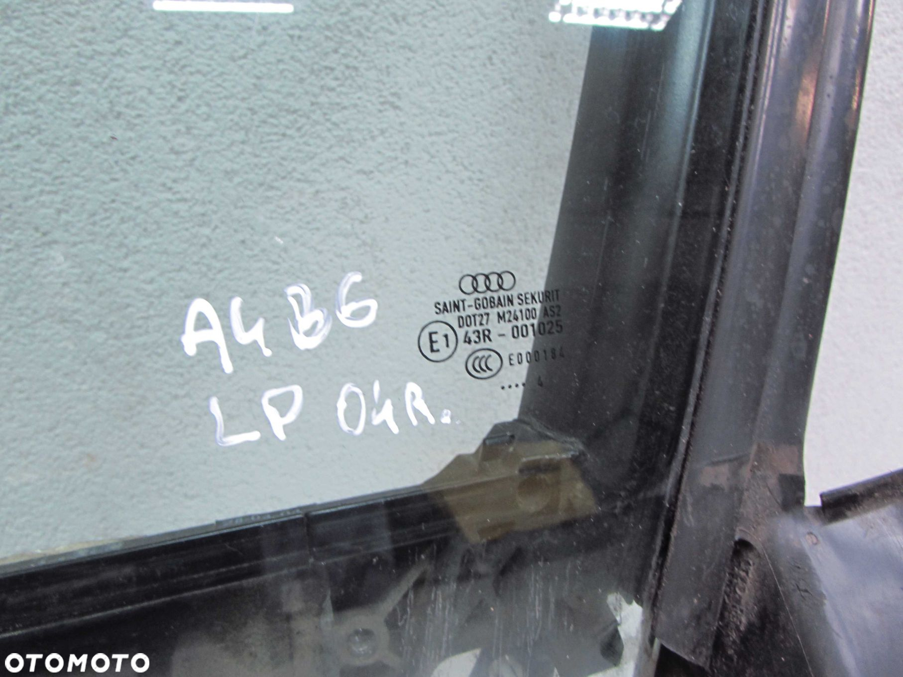AUDI A4 B6 01-05 SEDAN SZYBA BOCZNA RAMKA PODNOSNIK DRZWI PRZOD LEWY 04R - 4