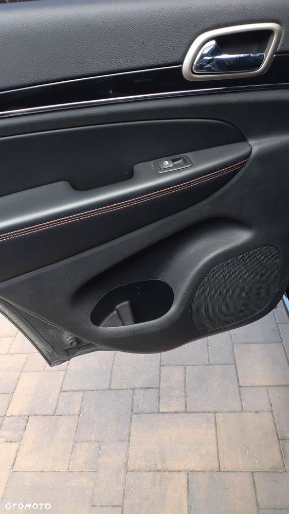 Jeep Grand Cherokee - 27