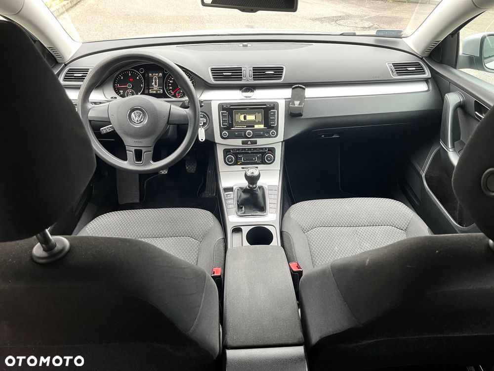 Volkswagen Passat - 16