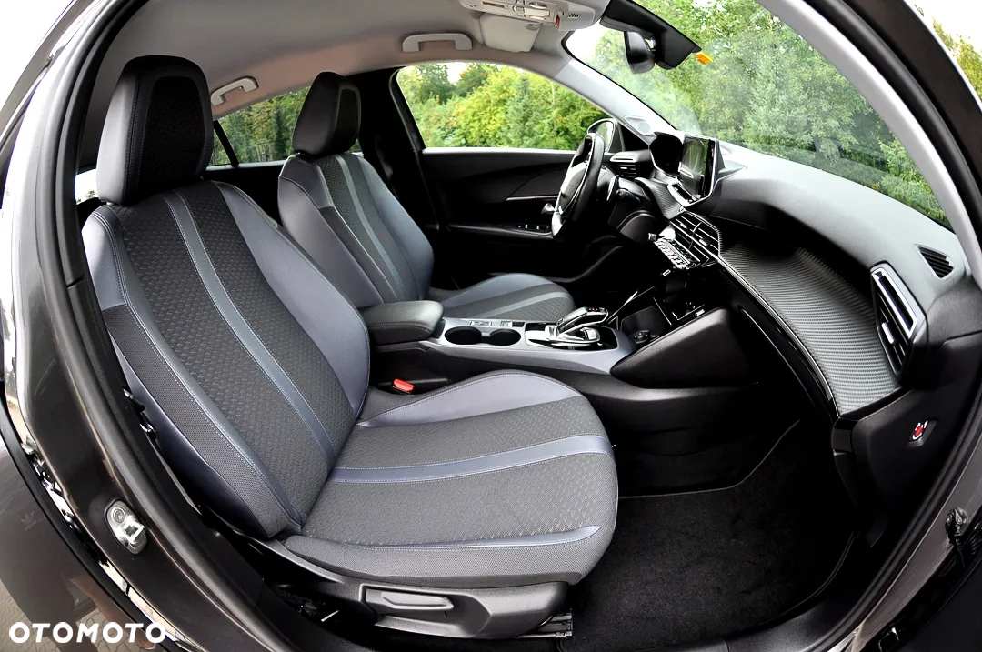 Peugeot 2008 BlueHDi 130 Allure S&S EAT8 - 24