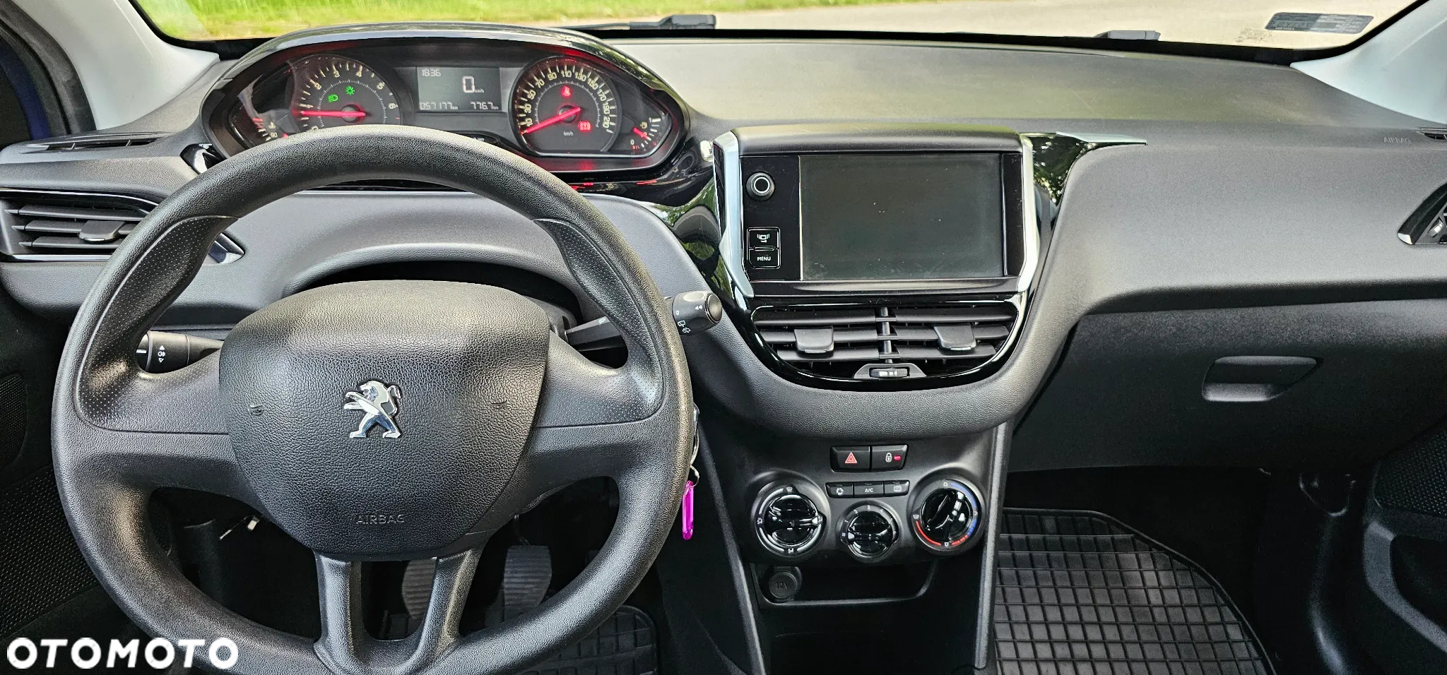Peugeot 208 - 17