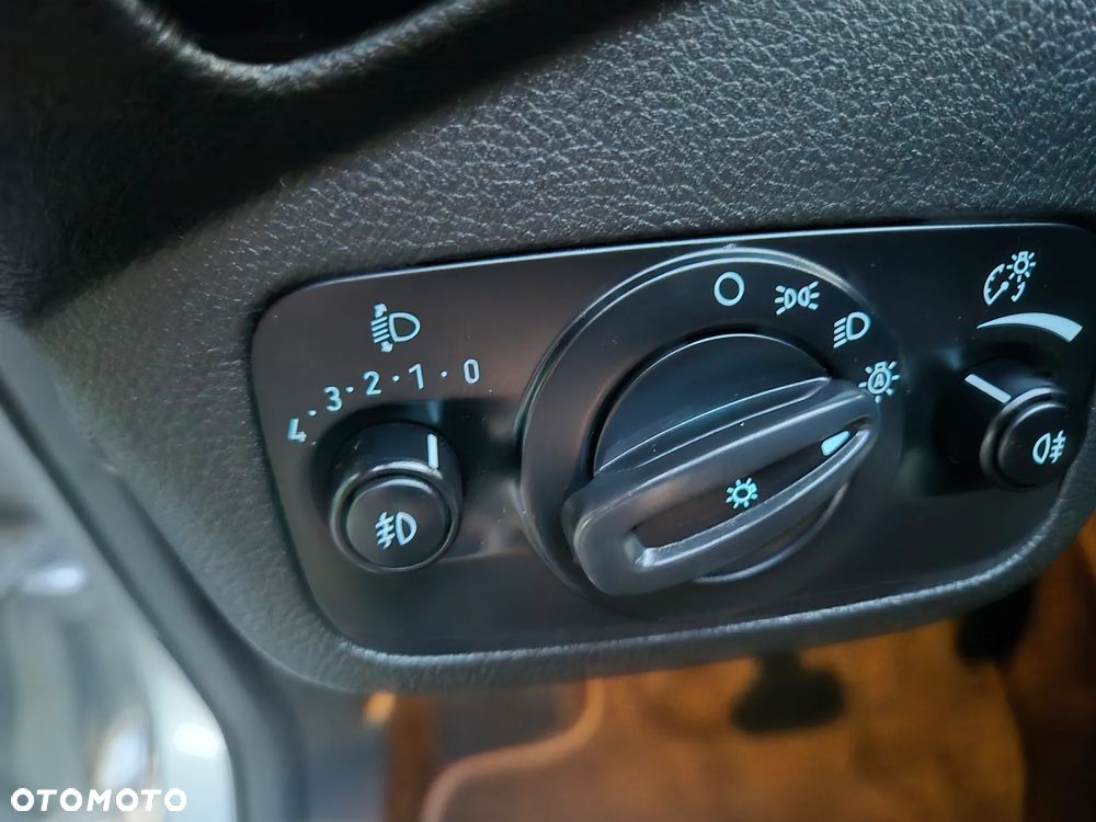 Ford Kuga 2.0 TDCi 2x4 Titanium - 23