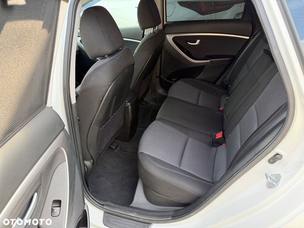 Hyundai i30 blue Kombi 1.4 YES Silver - 18