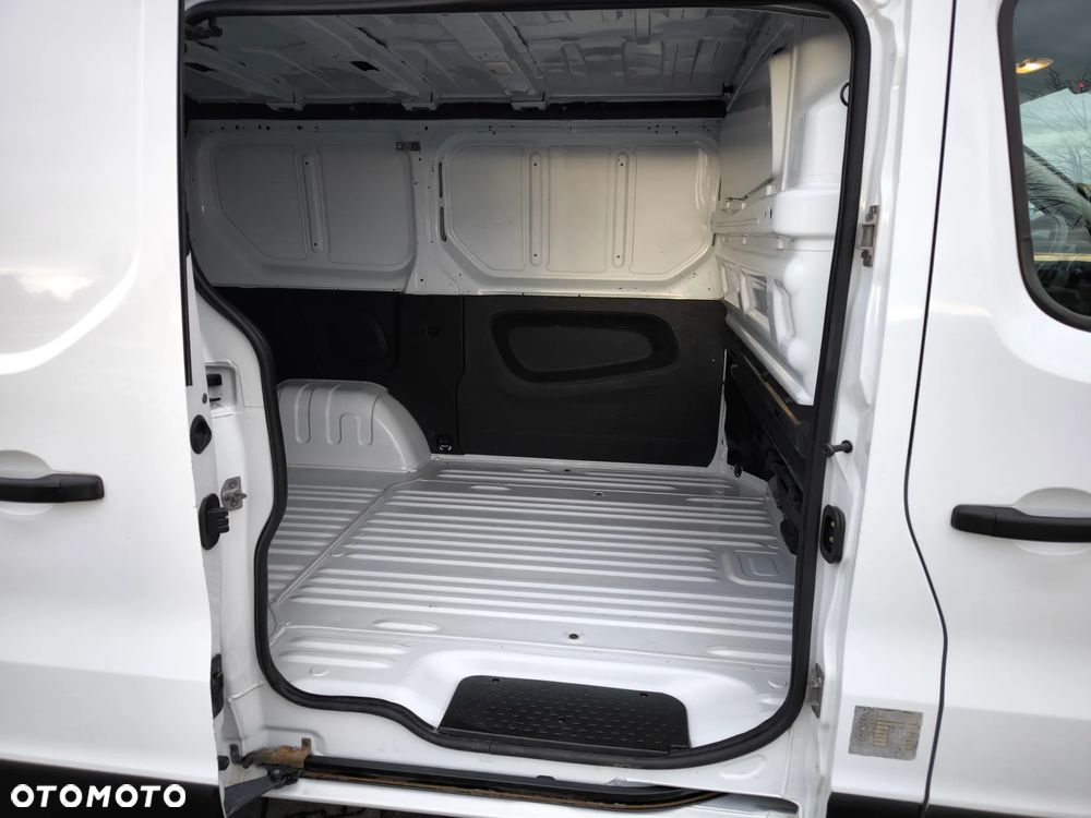 Opel Vivaro - 11