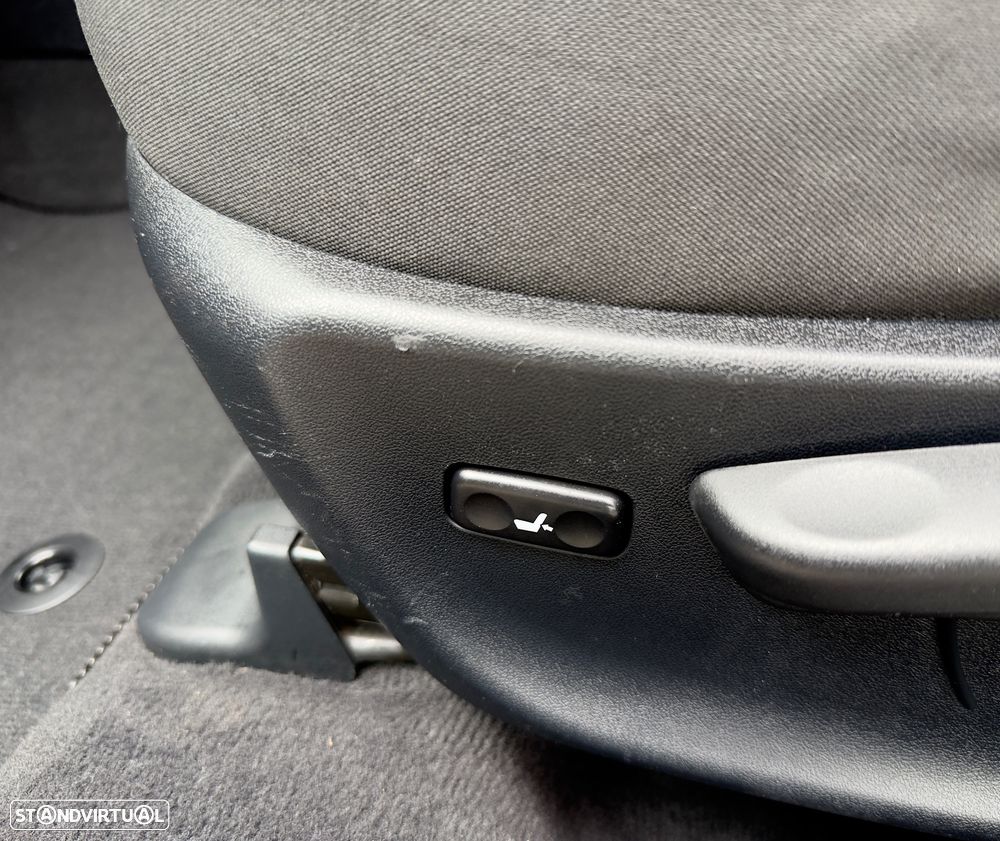 Toyota Avensis SW 2.0 D-4D Exclusive +Navi - 46