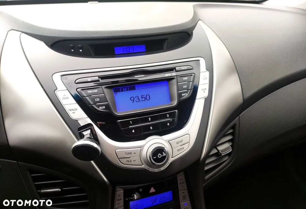 Hyundai Elantra - 8