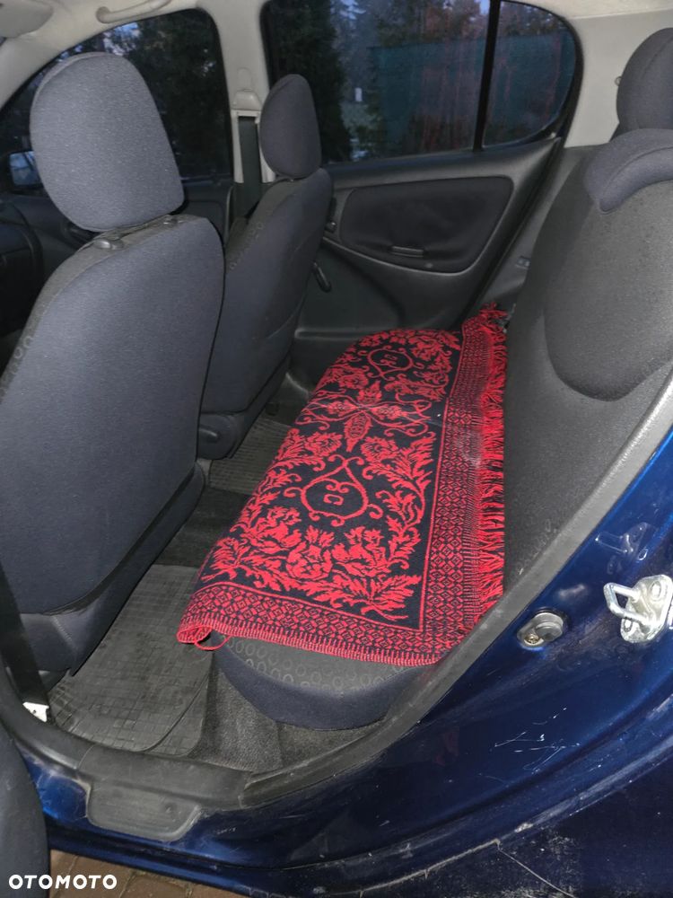 Toyota Yaris 1.0 Base - 8