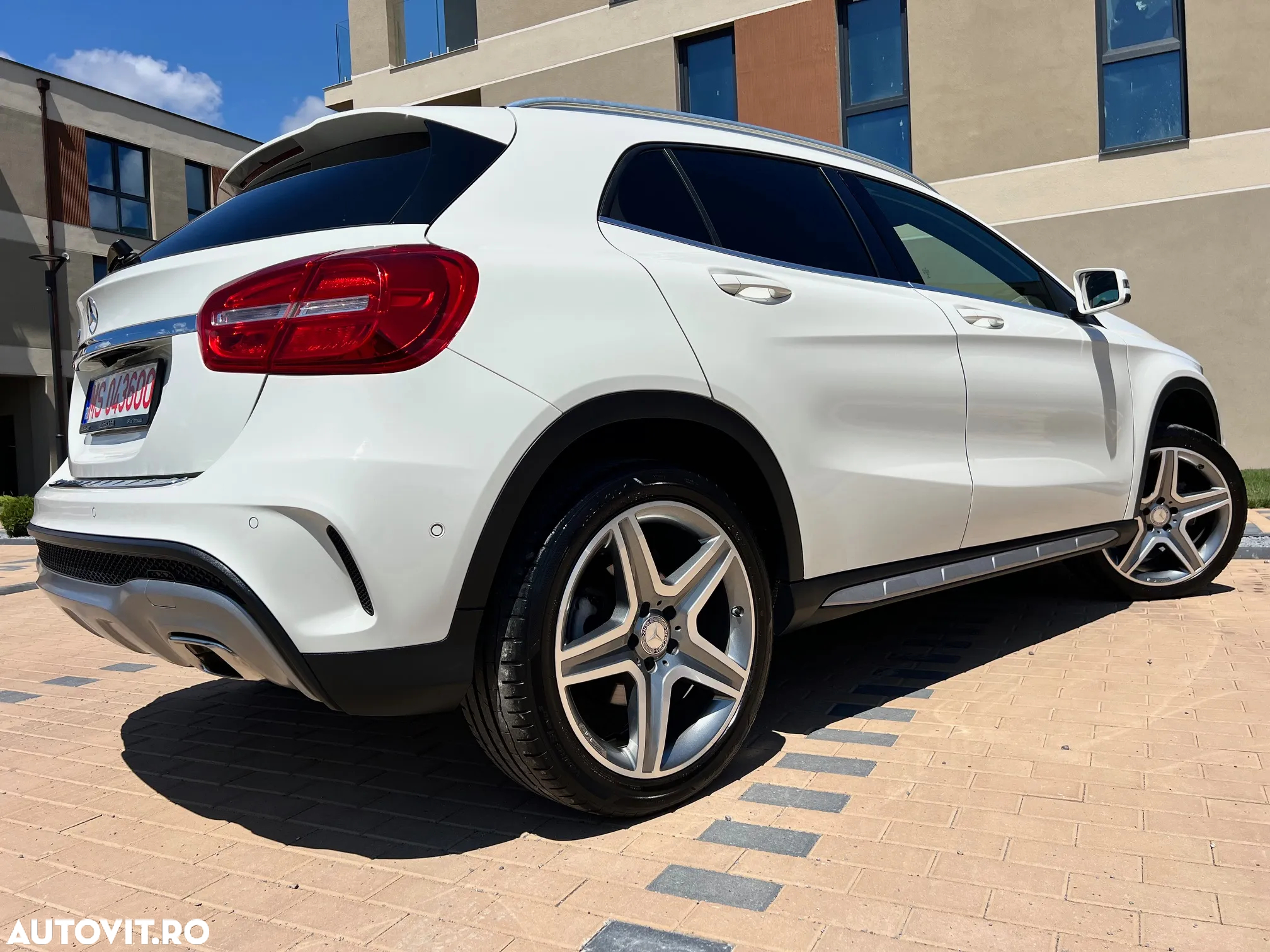 Mercedes-Benz GLA 200 7G-DCT AMG Line - 3