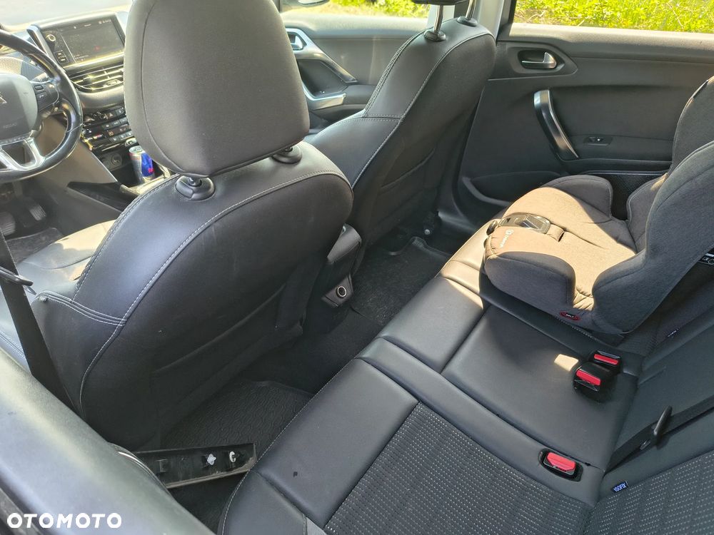 Peugeot 2008 1.6 BlueHDi Allure - 11