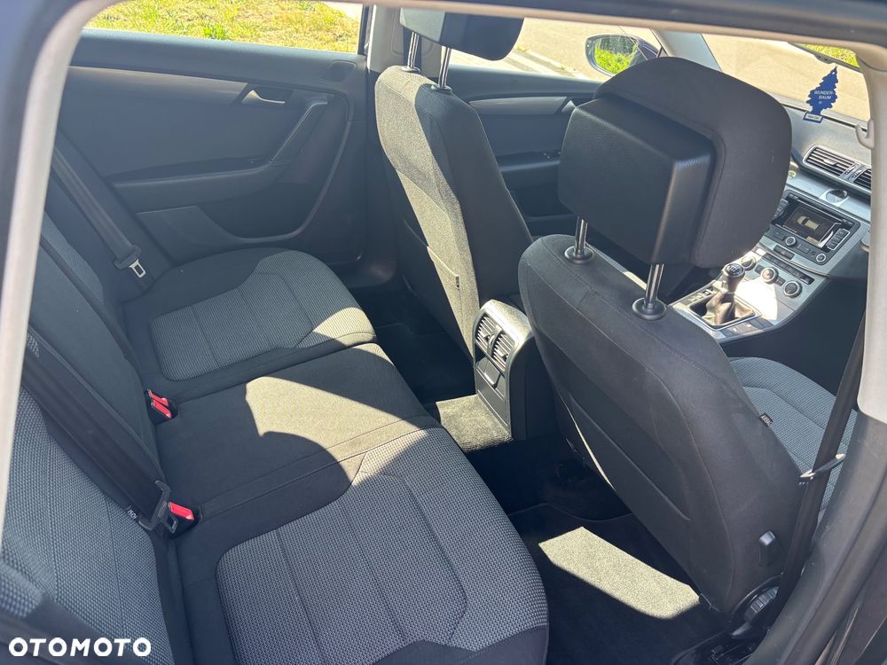 Volkswagen Passat 1.6 TDI Comfortline - 10